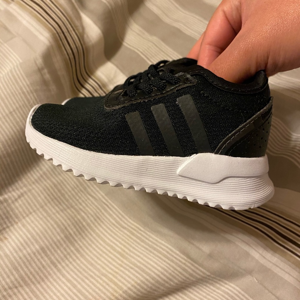 Shoes - Picture 4 of 4